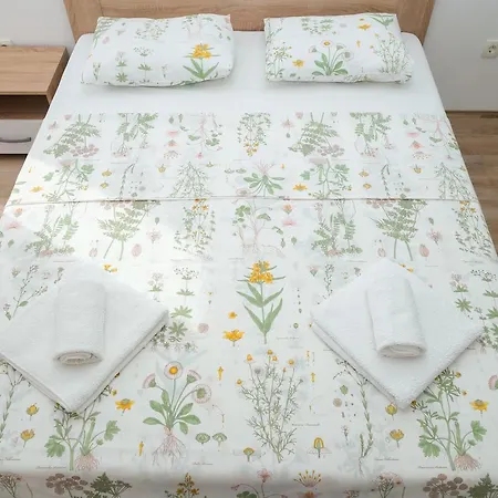 Апартаменти Pansy Montenegro Ko *